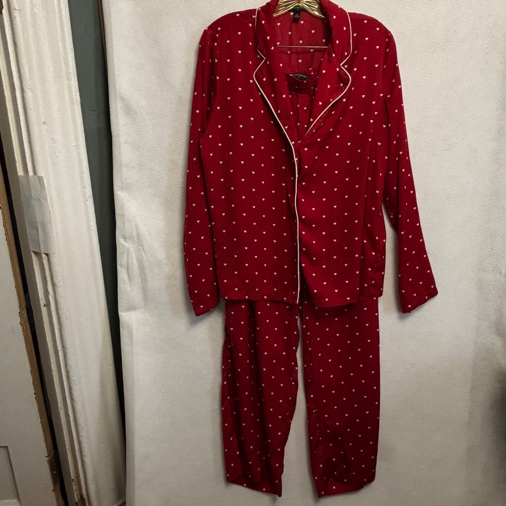 Banana Republic Red White Heart Print Pajama Set Valentine Long Sleeve & pants M